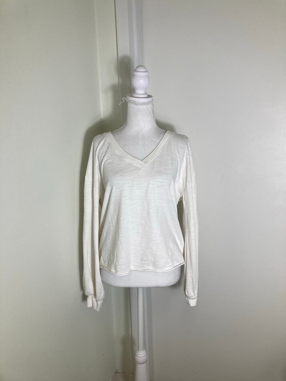 Nation Los Angeles Off White Long Sleeve V-Neck Sz M